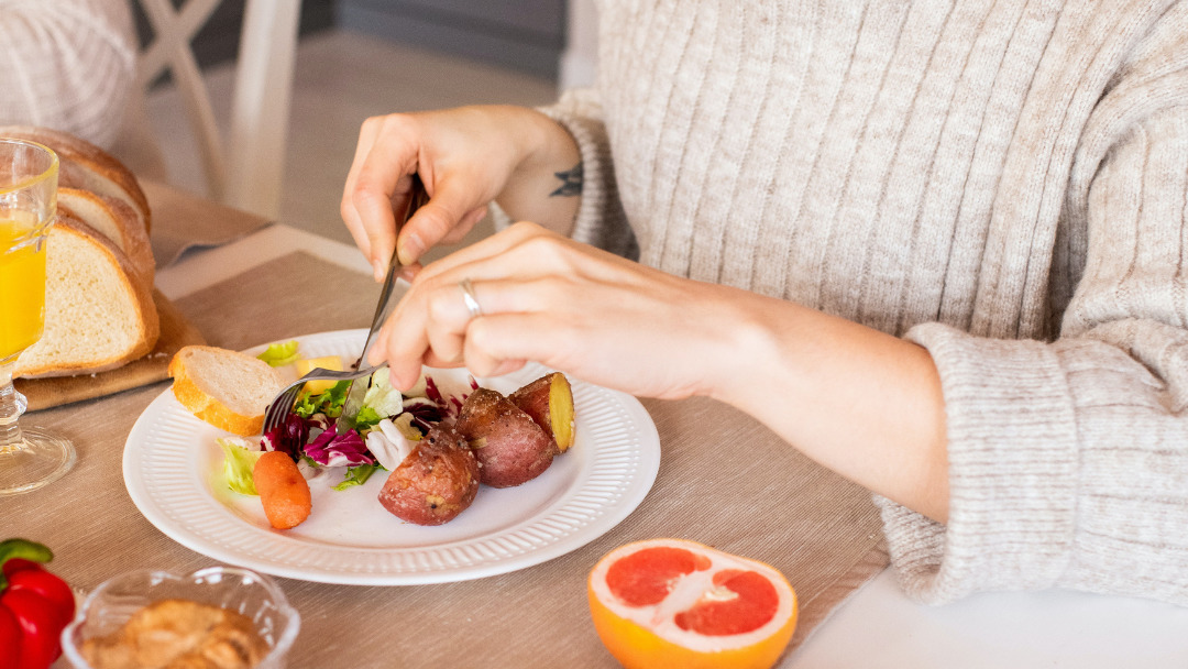 How to start a mindful eating practice and improve your relationship with food